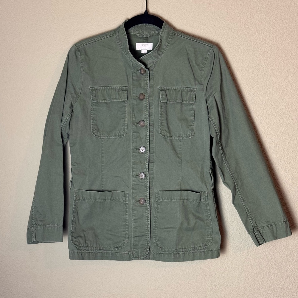 🔥 FINAL SALE 🔥
LOFT MEDIUM PETITE OLIVE DRAB FATIGUE MILITARY JACKET #36